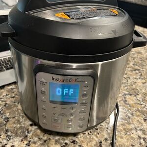 Instant Pot Duo Plus 6 v3 Pressure Cooker